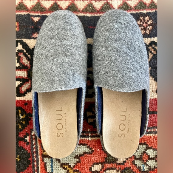 Cozy SOUL Naturalizer Felt Mules - Picture 4 of 5